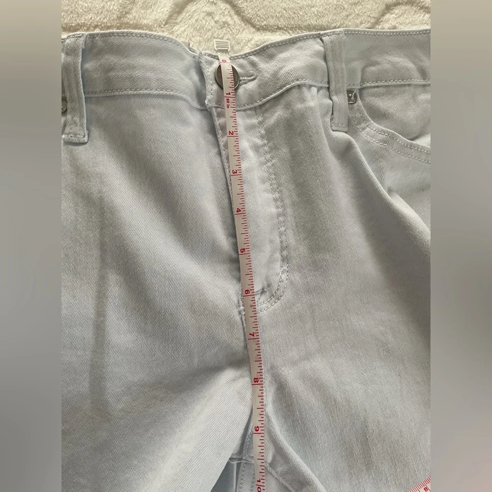 Seven7 White Denim Shorts Size 12 Women Weekend Stretch Fray Hem NWT - Picture 8 of 9